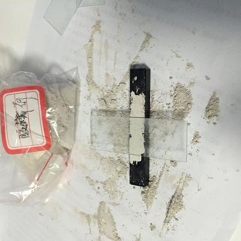 怎么測量粉末的接觸角？液滴是滴下來還是接下來的? 