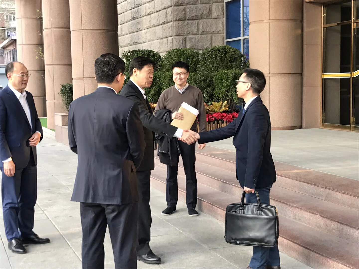 熱烈祝賀晟鼎精密儀器參加李克強總理組織的《關(guān)于企業(yè)稅負(fù)改革座談會》 熱烈祝賀晟鼎精密儀器參加李克強總理組織的《關(guān)于企業(yè)稅負(fù)改革座談會》