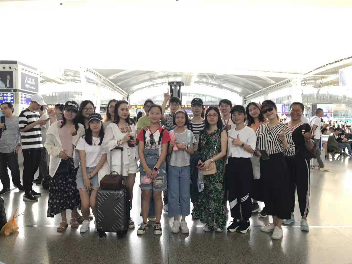 如火盛夏，風(fēng)景如畫。探尋心靈綠州，大晟鼎桂林陽朔游?。?！ 